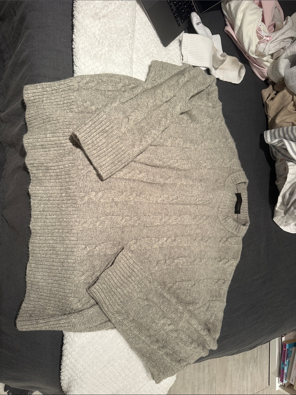 Soft Cable-Knit Crewneck Sweater - Light grey
